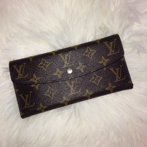 NOT AUTHENTIC LV Wallet